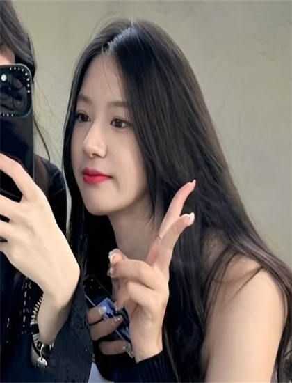 重生恶女,这个男人我要定了色彩运用娱乐解析：色调选择与情绪表达分析，双语字幕